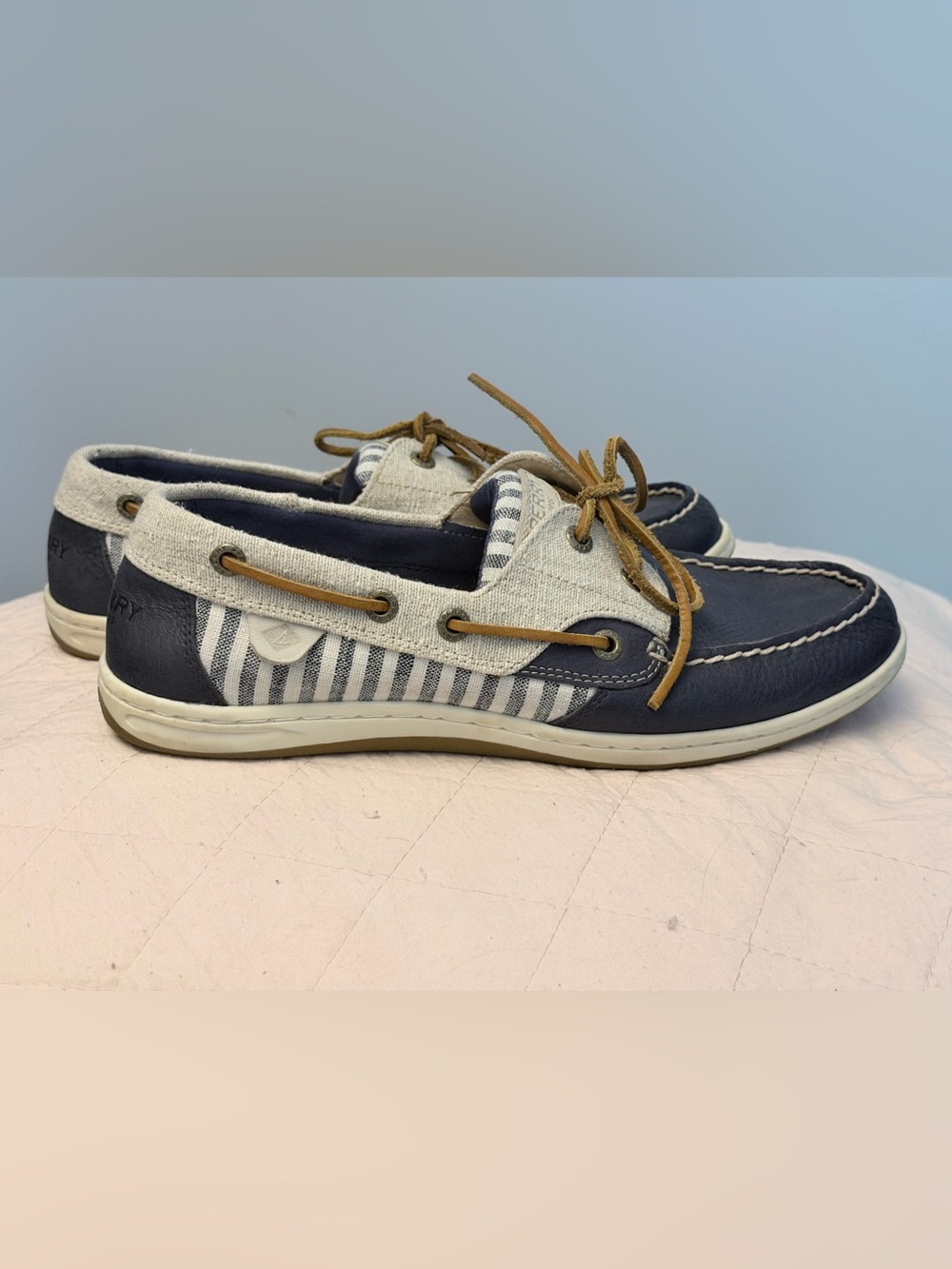 Woman’s Navy and Cream Casual Sperry Boat Shoes sz 9